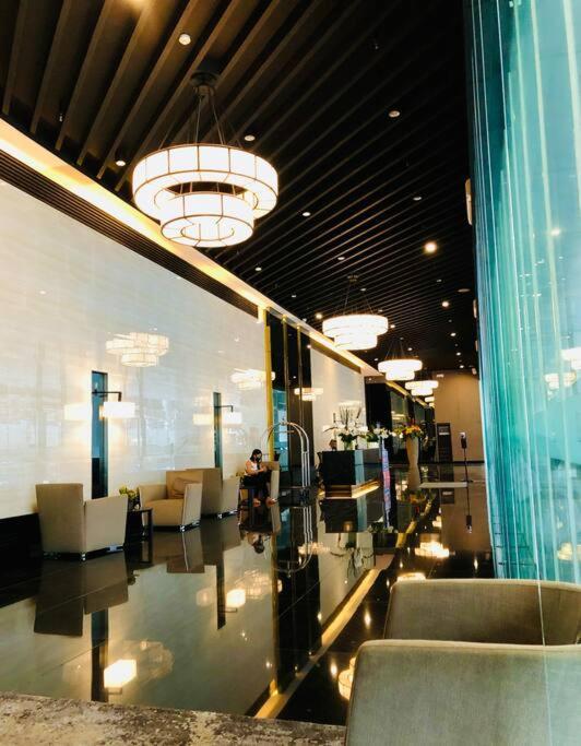 Air Residence 1Br With Balcony Free Netflix And Disney Plus Manilla Buitenkant foto